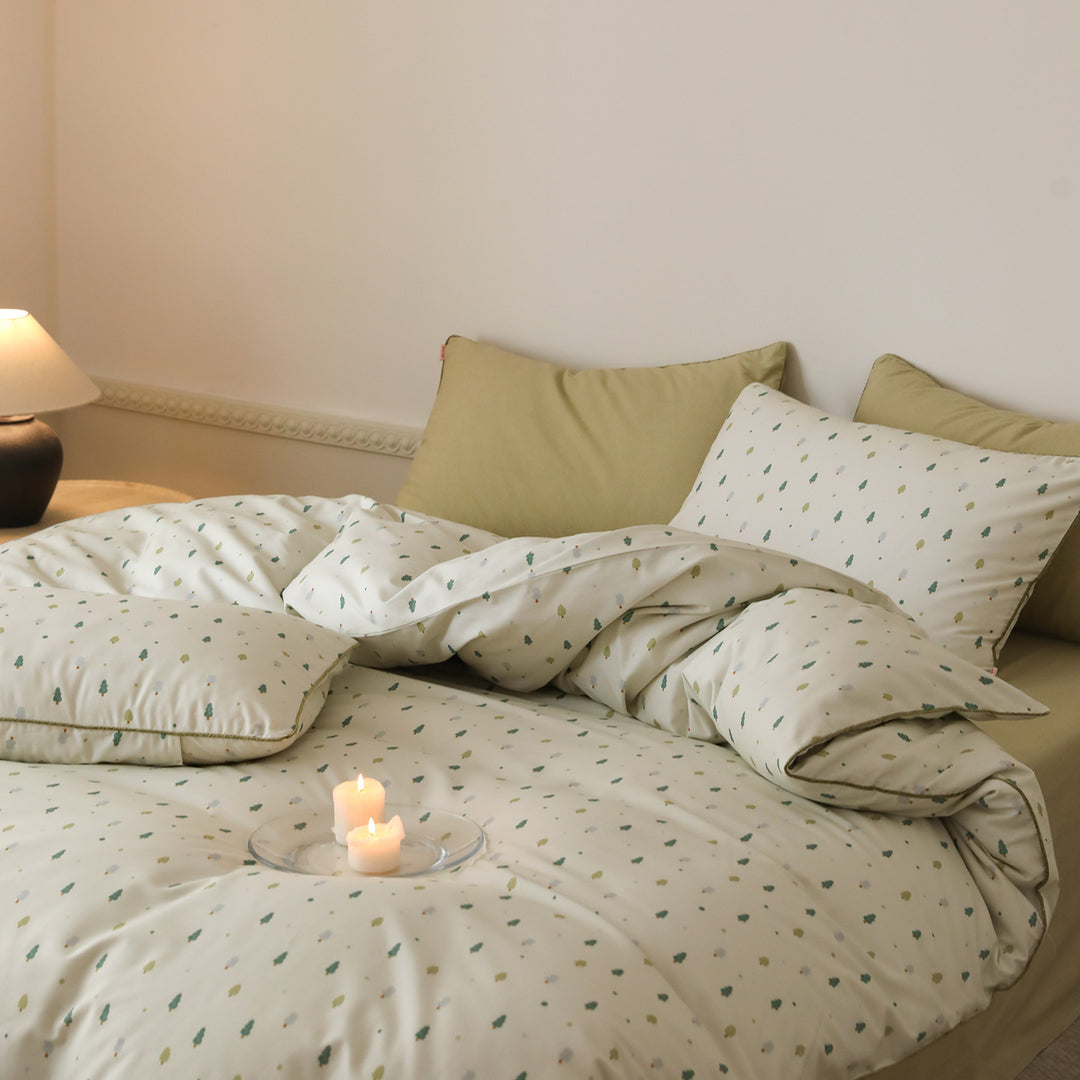 Cotton satin bed linen set with small tree print and contrast piping