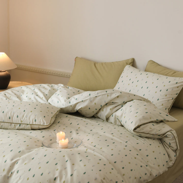 Cotton satin bed linen set with small tree print and contrast piping