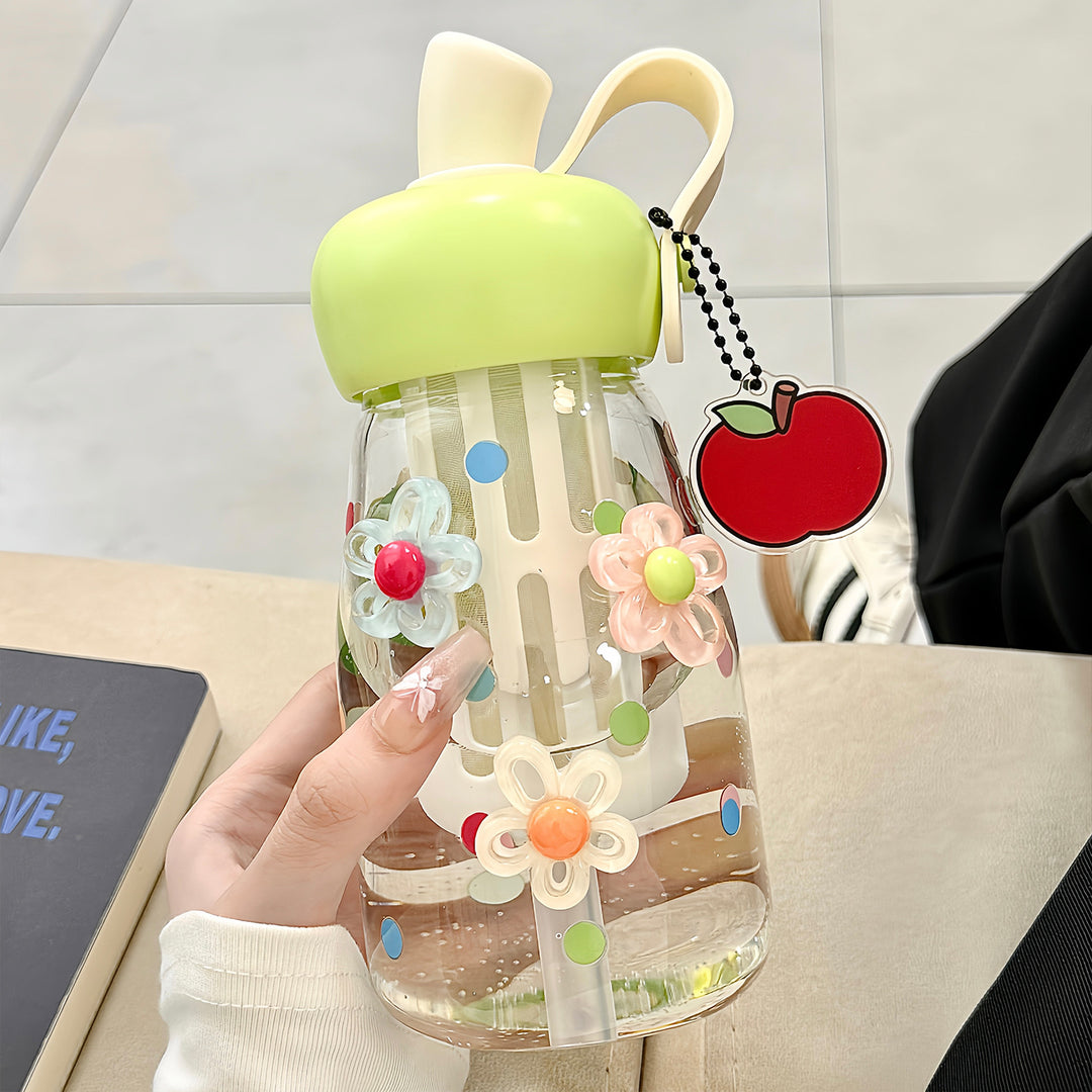Women's water bottle with integrated fruit filter and practical carrying handle Stornfield