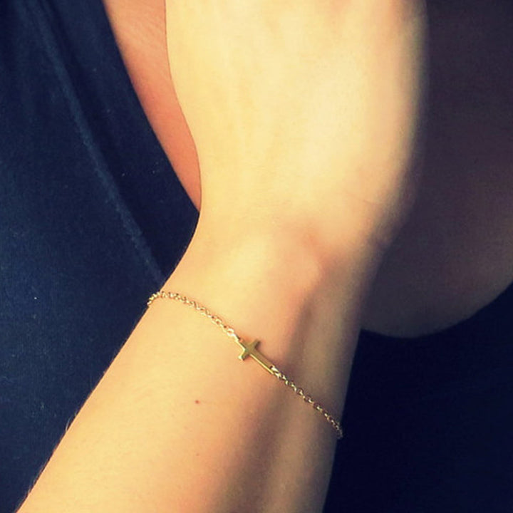 Minimalist Cross Charm Bracelet Stornfield