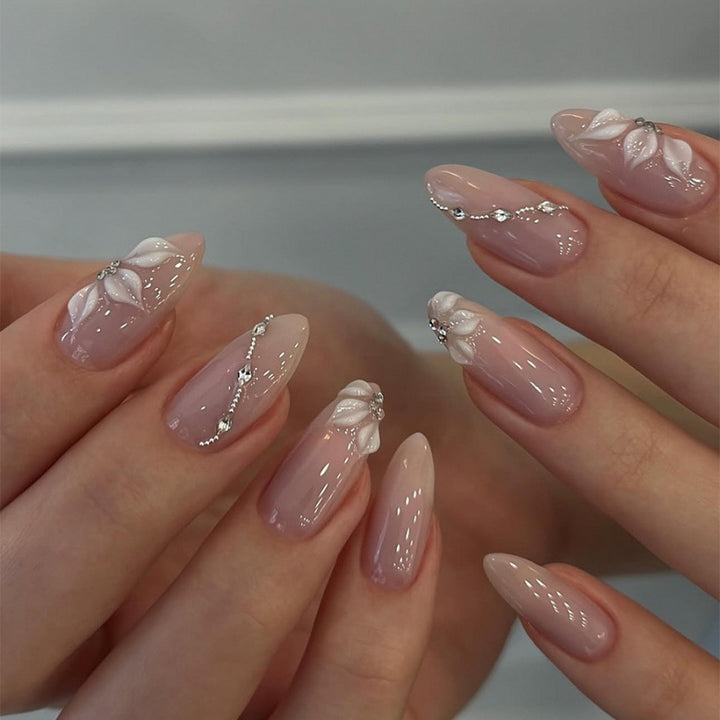 Elegant Floral Design Press-On Nail Set Stornfield