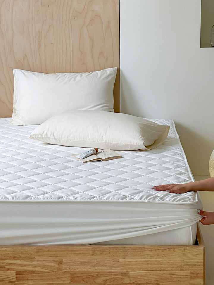 Quilted mattress topper with all-around elastic and breathable microfiber