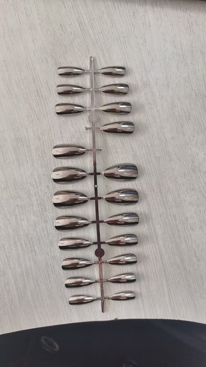 Elegant Mirror Finish Press-On Nail Set Stornfield