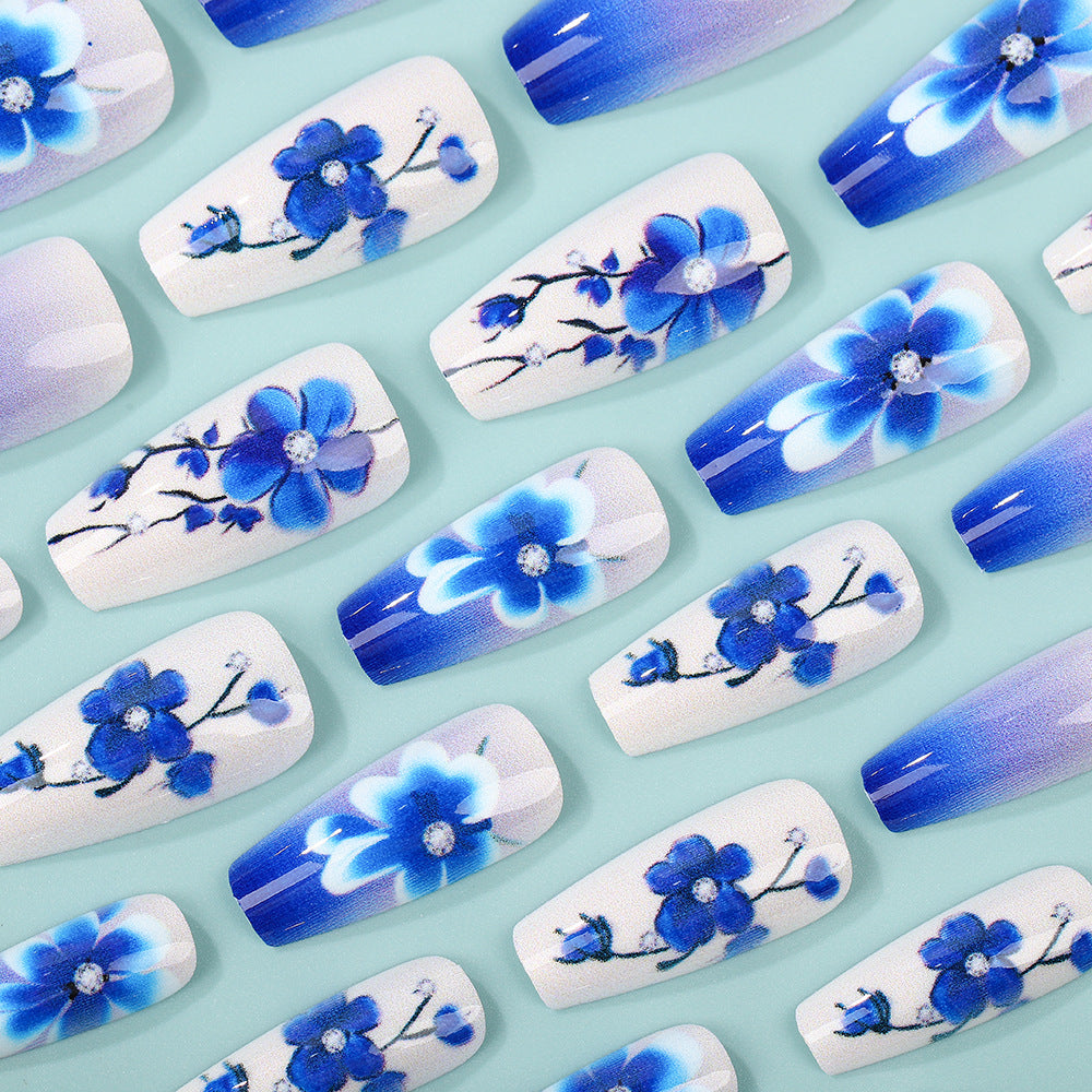 Artificial nails with floral accents Stornfield