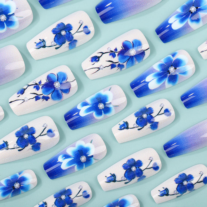 Artificial nails with floral accents Stornfield