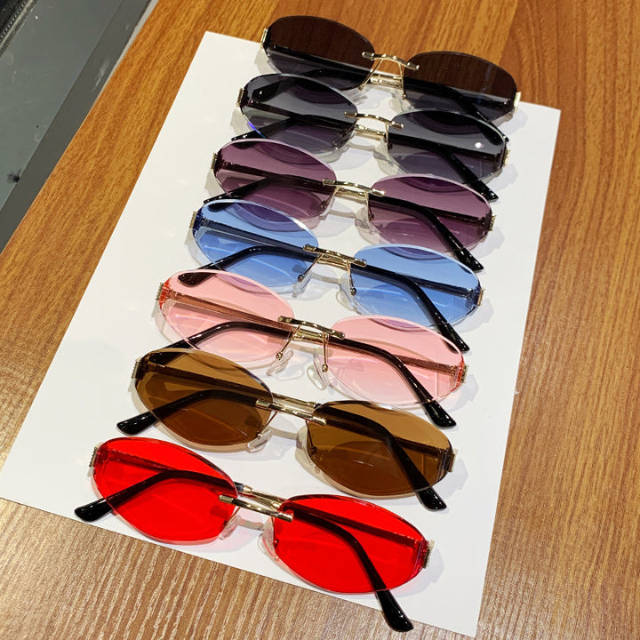 Ladies sunglasses in modern oval design with contrasting frame Stornfield