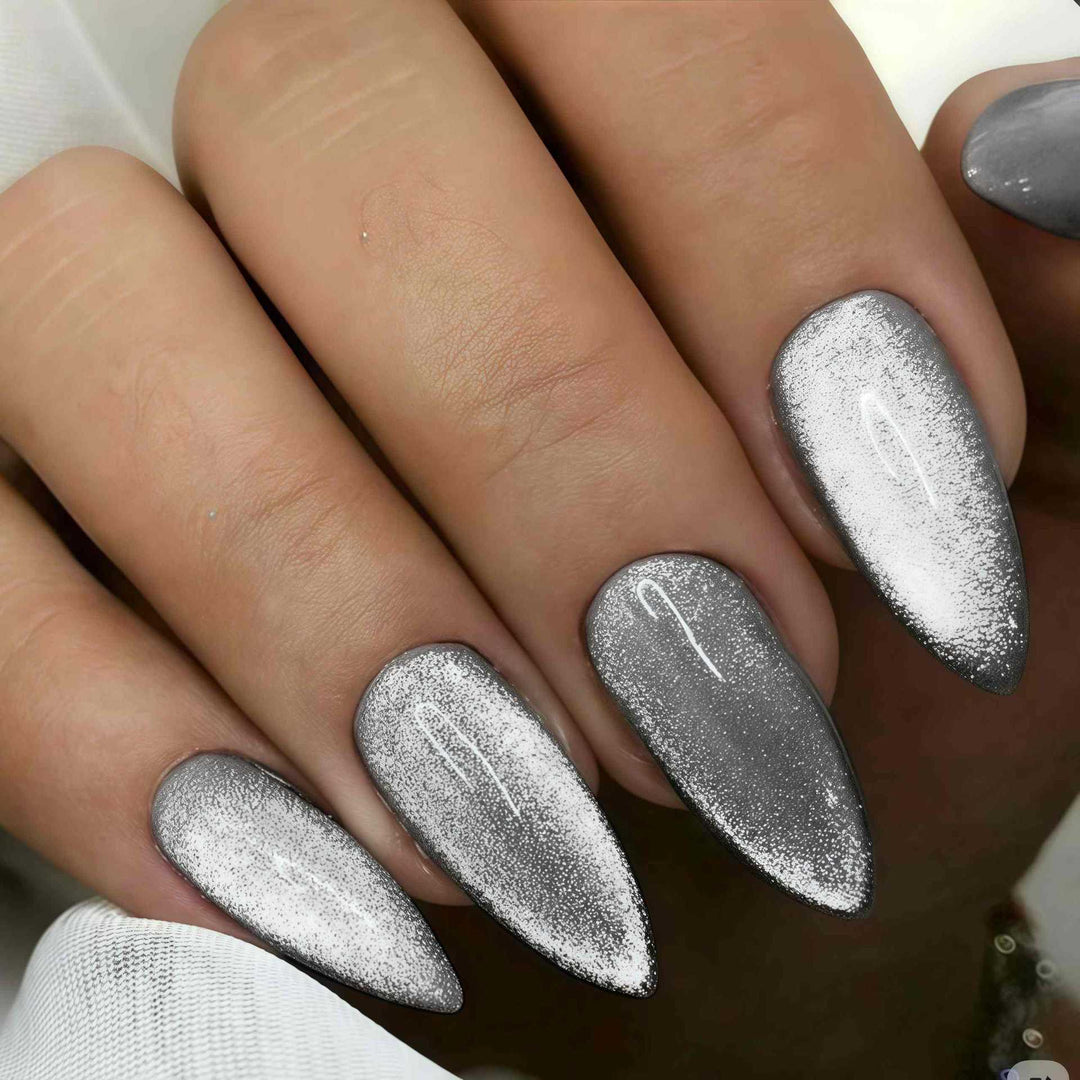 Glamorous Shimmering Press-On Nail Tips Stornfield