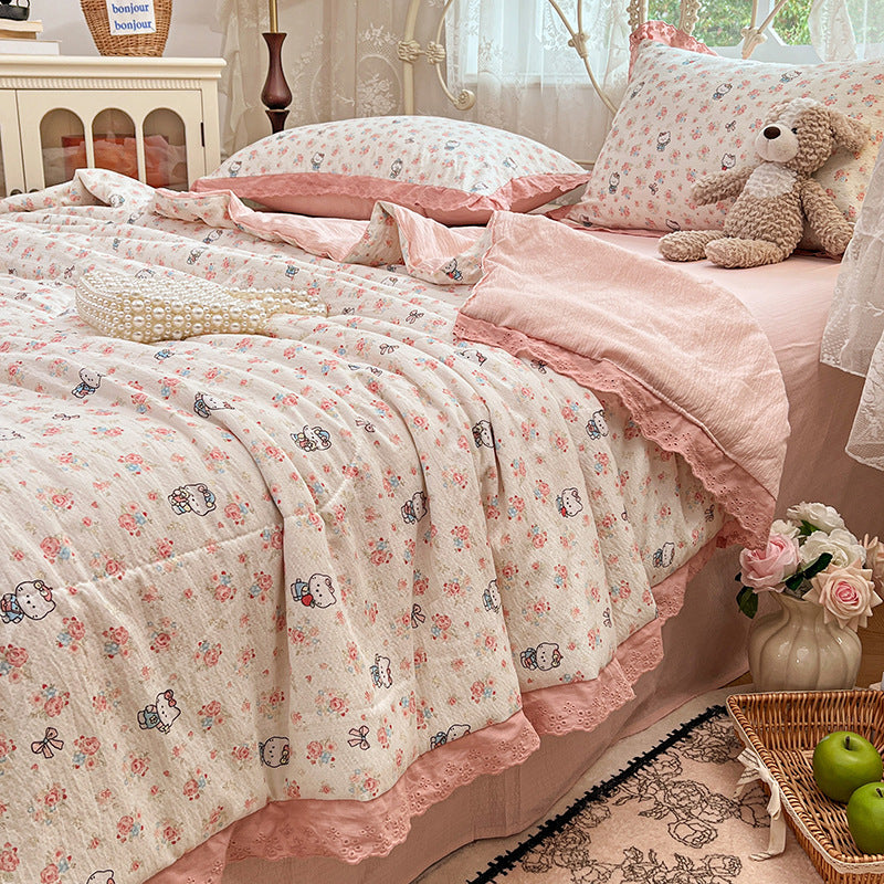 Floral Patterned Quilt Set