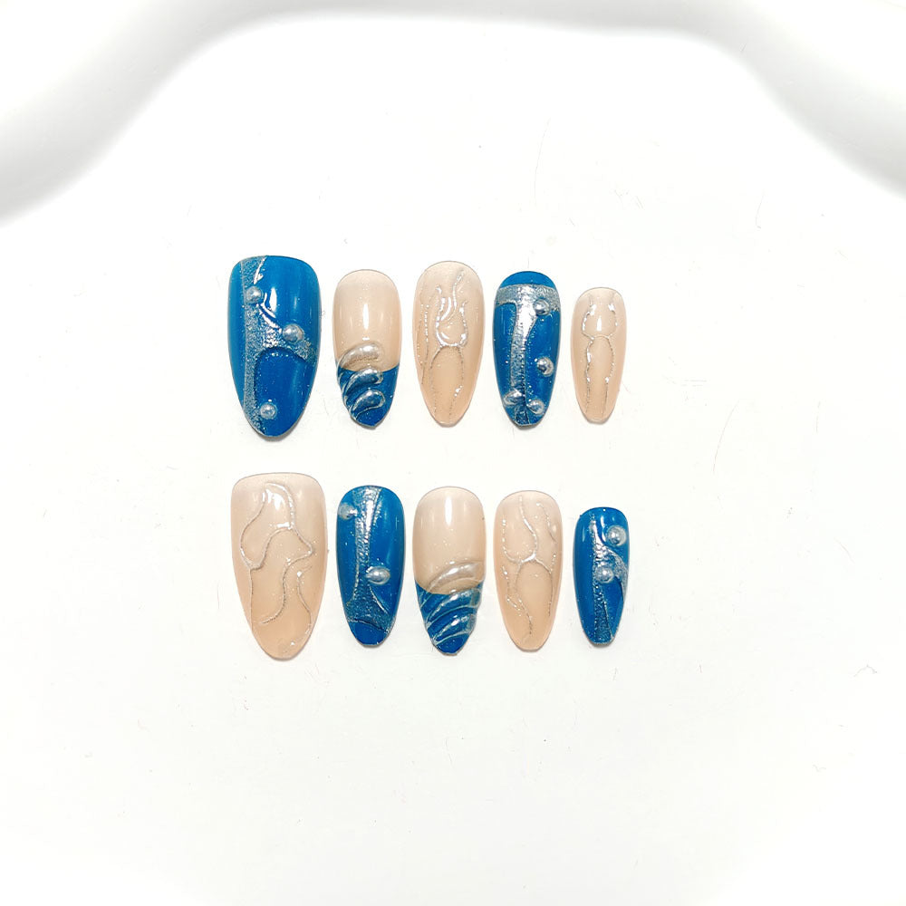 Artificial nails with luxurious wave design Stornfield