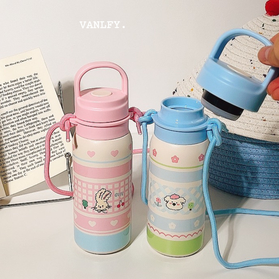 Women's insulated drink bottle with continuous animal design and carrying strap Stornfield