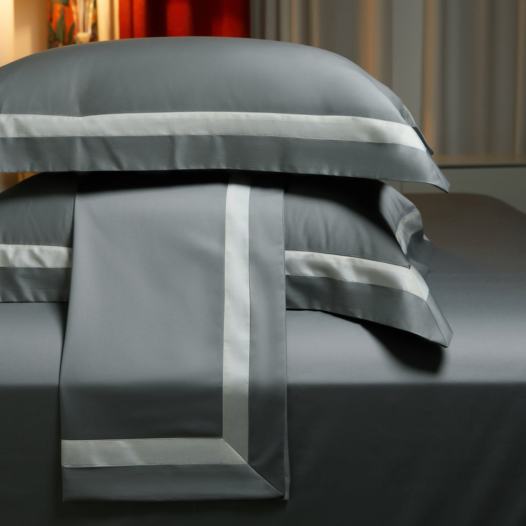 Luxury Cotton Sateen Duvet Cover Set with Contrasting Hem and Border Pillow Shams