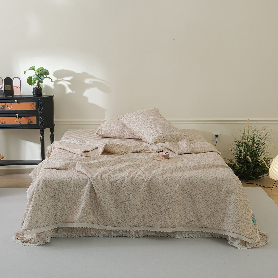 Quilted Floral Cotton Bedspread Set with Eyelet Lace Ruffled Pillowcase