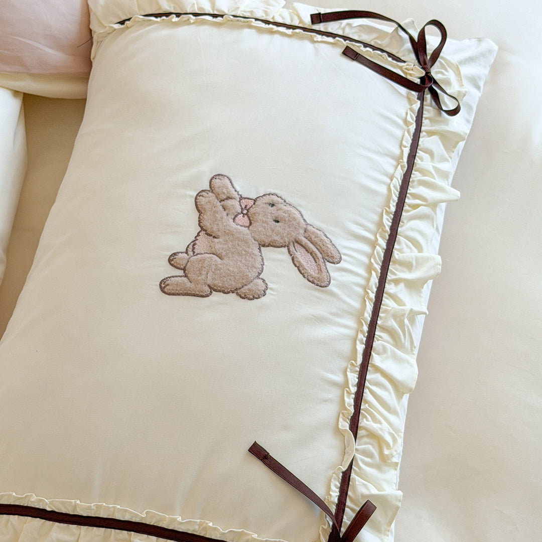 Romantic duvet cover set with embroidered bunnies, ruffled edge and reversible function