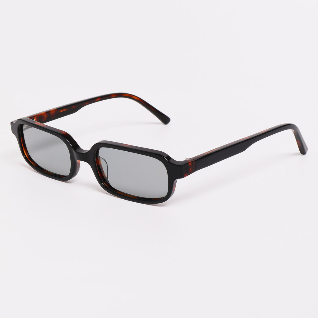 Women's sunglasses in a modern, angular design with advanced UV protection lenses Stornfield