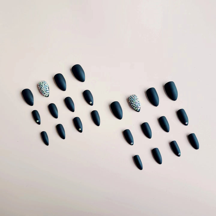 Artificial nail set with matte finish and sparkling accents Stornfield