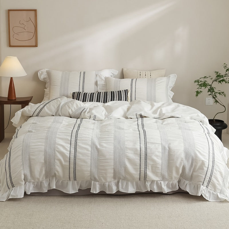 Cotton duvet cover set with structured longitudinal quilting, subtle striped look and ruffled hem