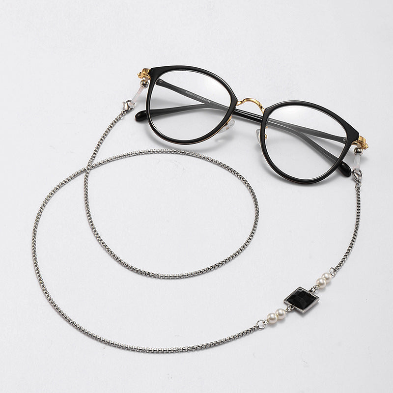 Fashionable Eyewear Chain Stornfield
