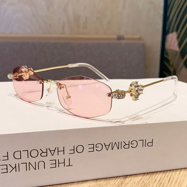 Fashionable sunglasses with luxurious golden accents Stornfield