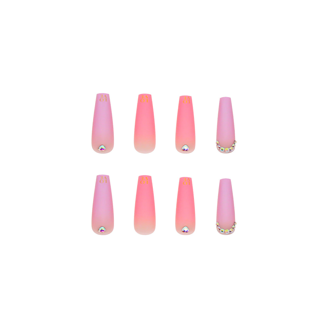 Nail set with enchanting heart details Stornfield