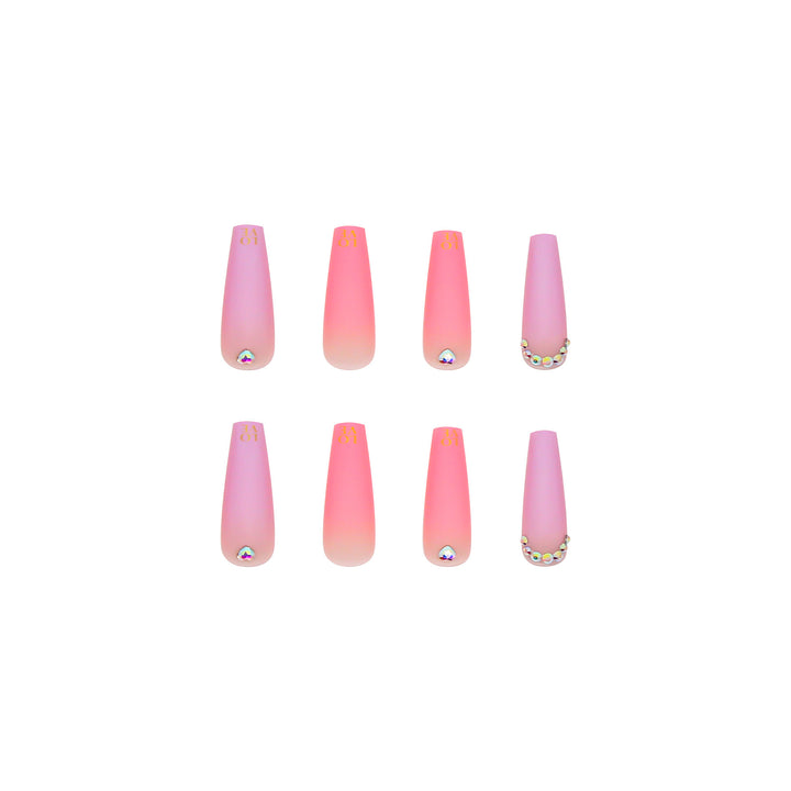 Nail set with enchanting heart details Stornfield