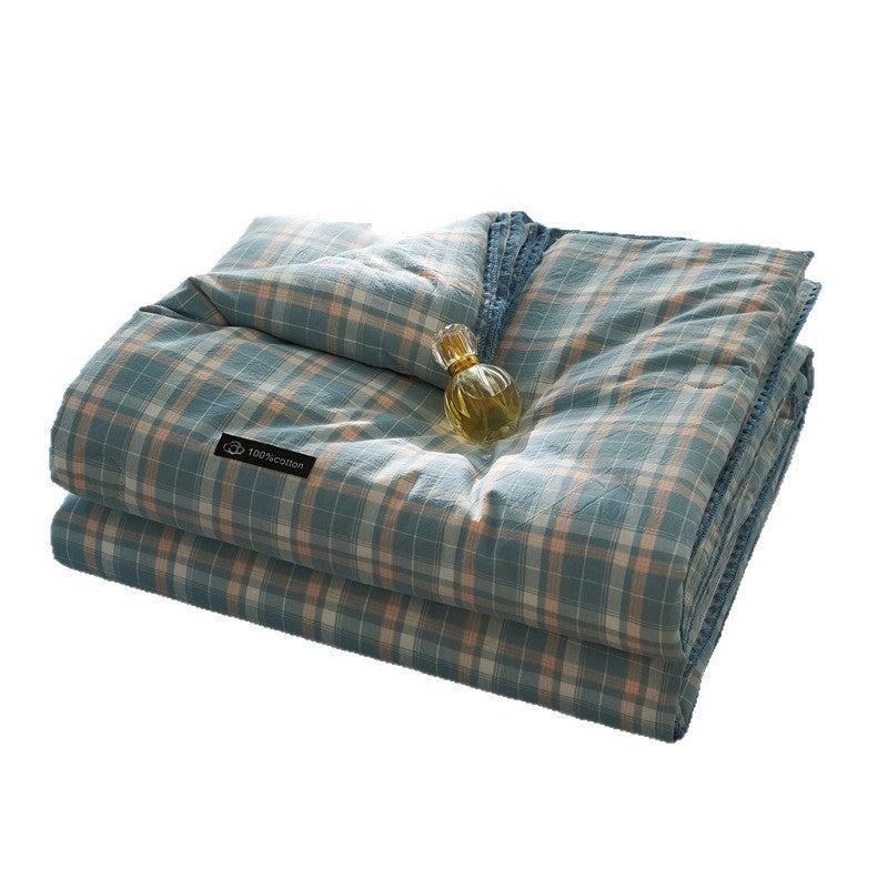 All-season quilted comforter made of pure cotton with a fine trim