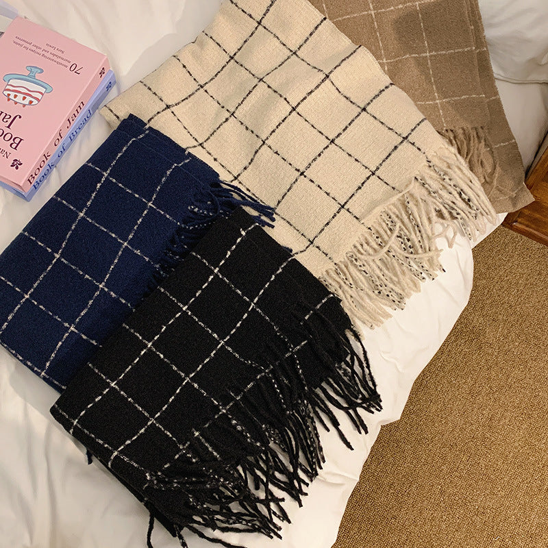 Cozy and Stylish Blanket with Fringes Stornfield