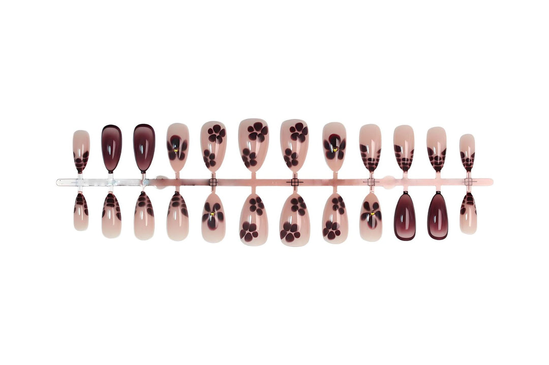 Artificial nail set with floral and elegant design Stornfield