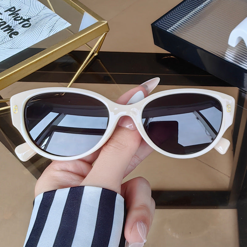 Ladies Cat-Eye Sunglasses with Modern Plastic Frame Stornfield