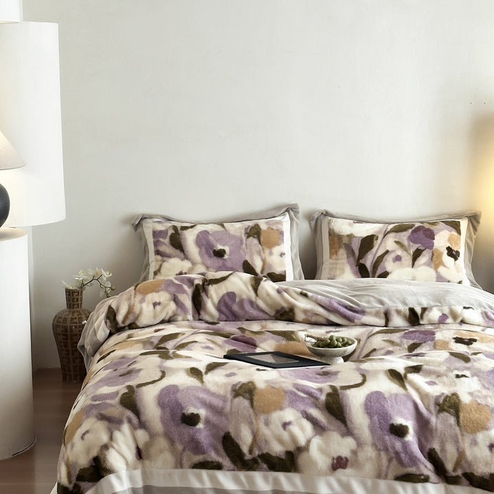 Cozy fleece bedding set with floral microfiber cover