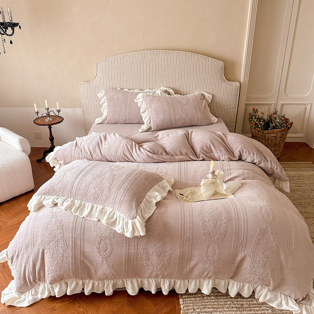 Romantic bedding set with ruffles and jacquard embossing