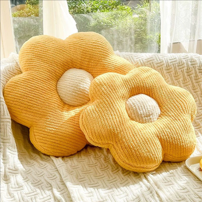 Flower-shaped cuddly pillow Stornfield