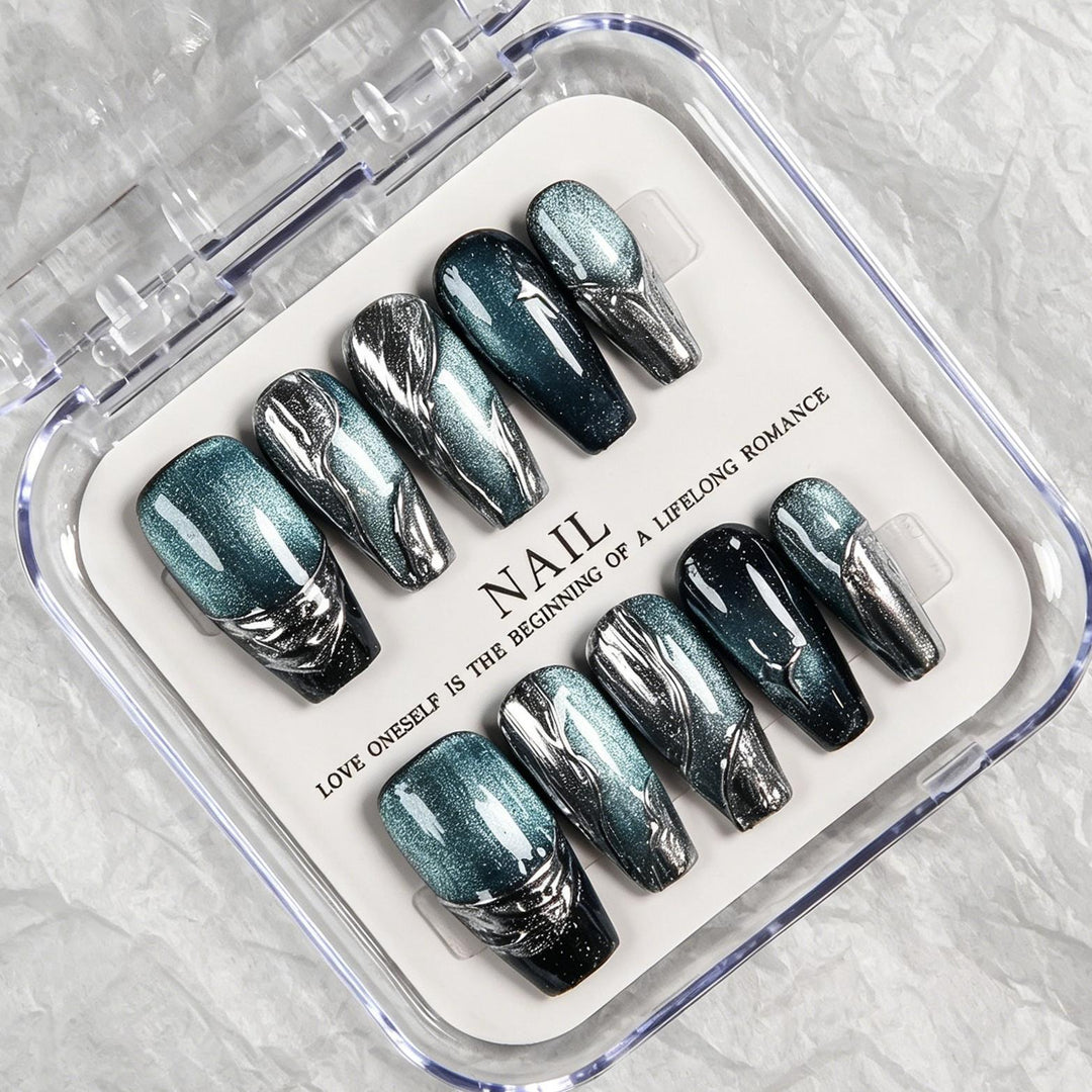 Artistic Press-On Nail Tips with Gradient Design