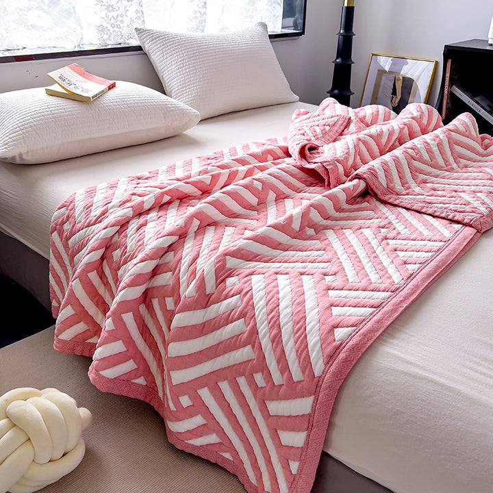 Lightweight Quilted Cotton Coverlet with Matelassé Raised Circle Pattern