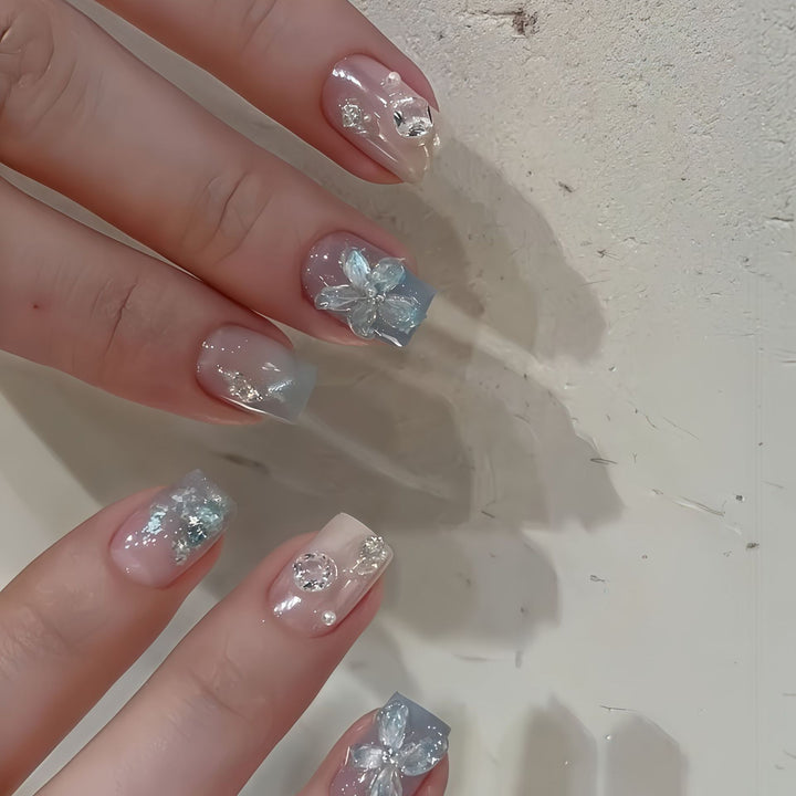 Art nails with floral accents Stornfield