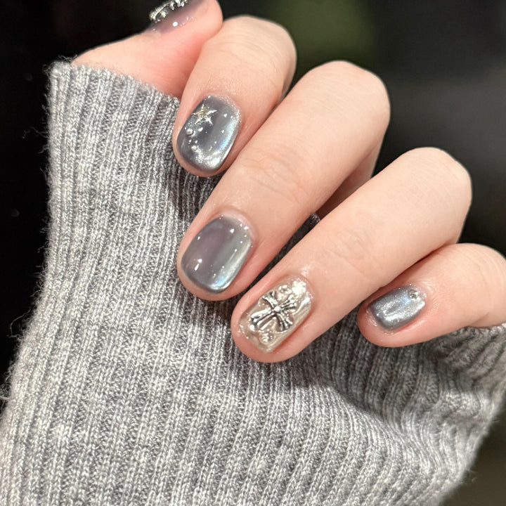 Artificial nail set with glamorous metallic effects Stornfield
