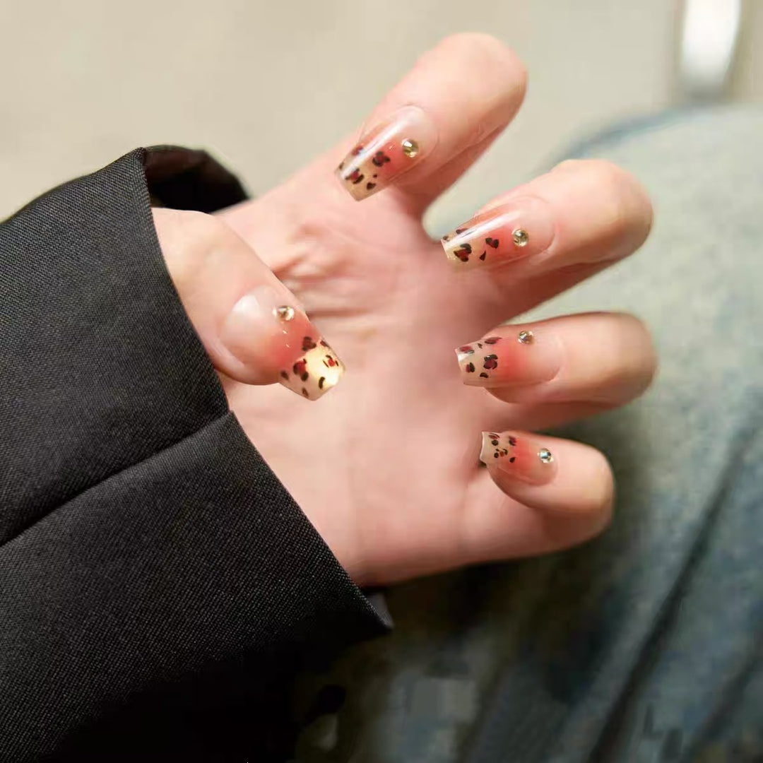 Artificial nails with elegant leopard pattern and glitter accents Stornfield