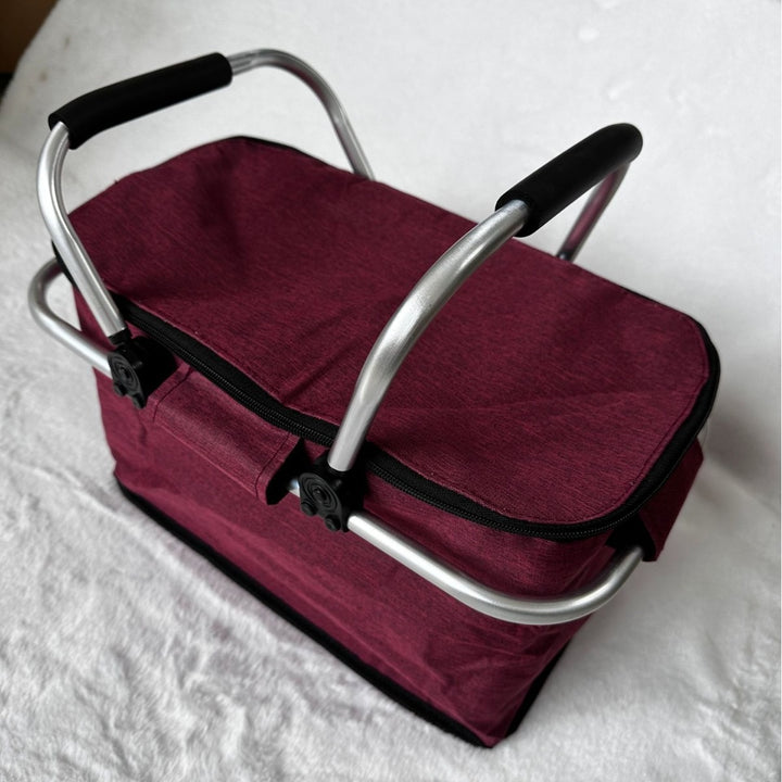 Cooler bag with sturdy aluminum frame and insulating inner lining Stornfield