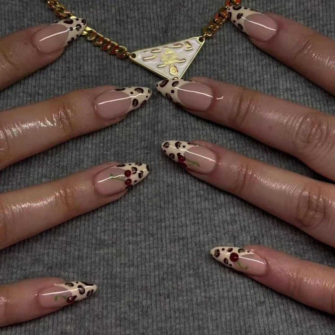Glamorous artificial nails in leopard look Stornfield