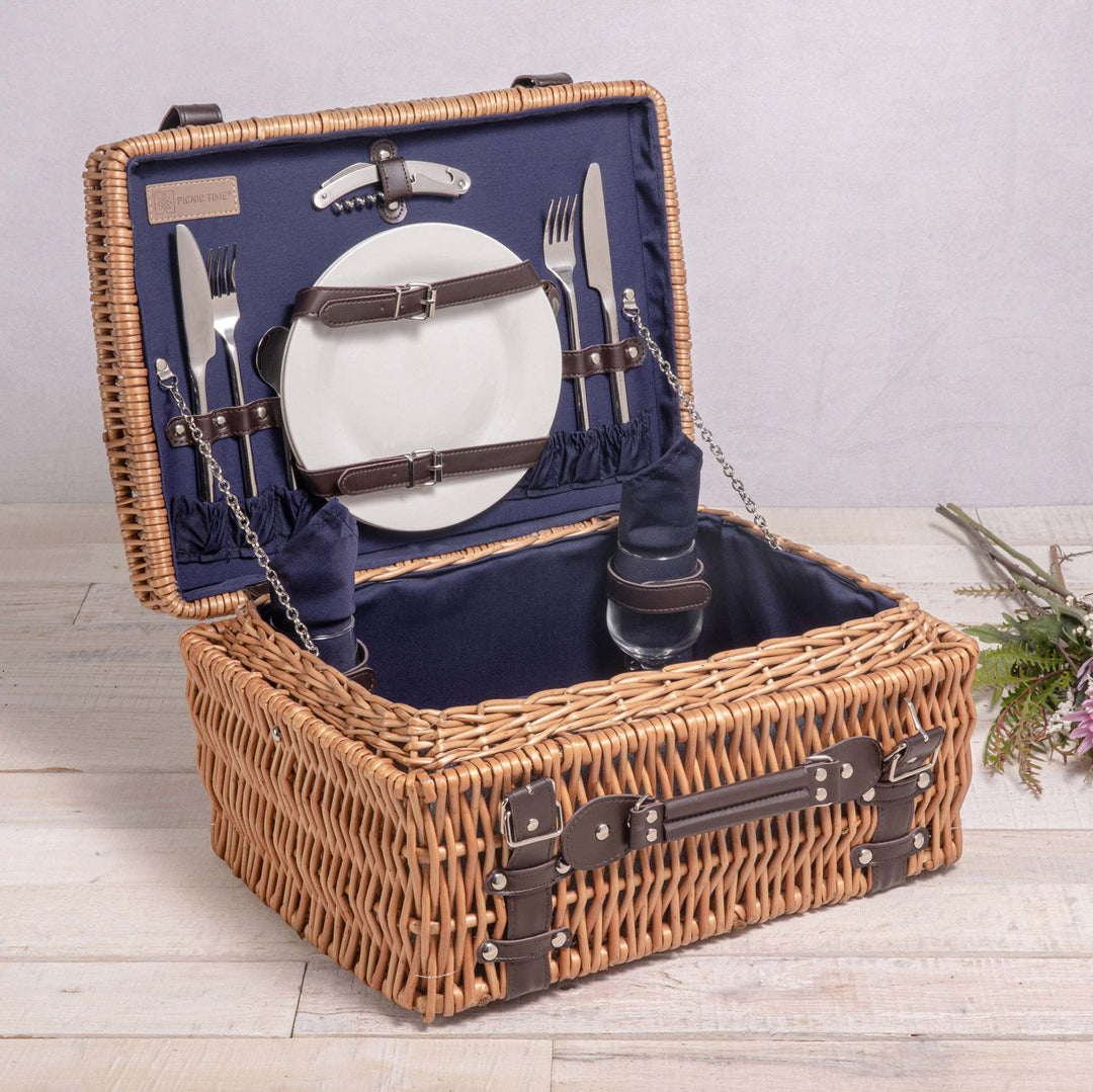 Women’s picnic basket with insulated inner compartment and high-quality dish set Stornfield