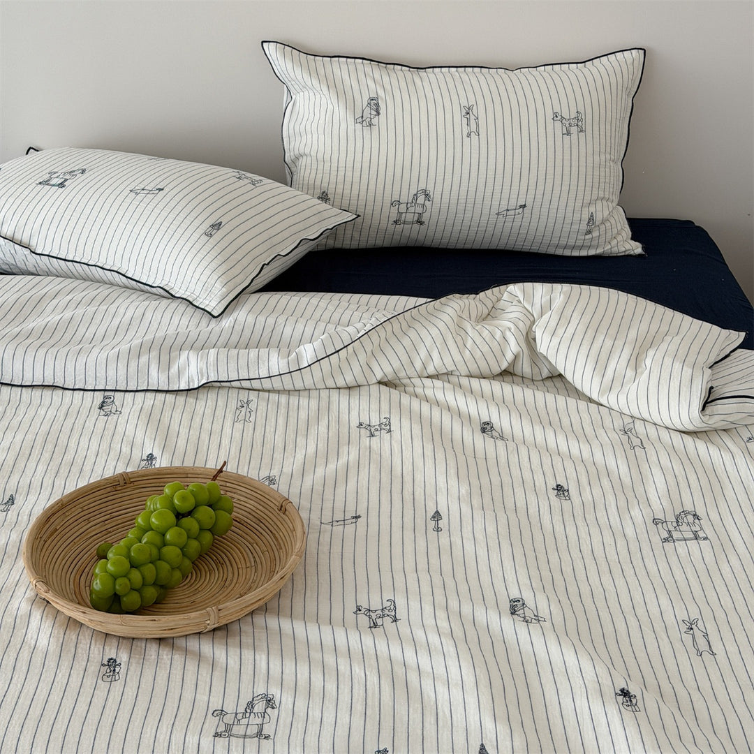 Bedding set made of cotton-linen with fine stripes and decorative piping