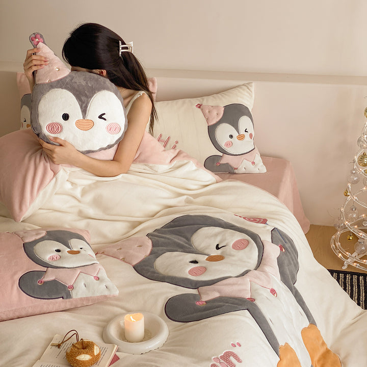 Children's bedding set with 3D penguin applications