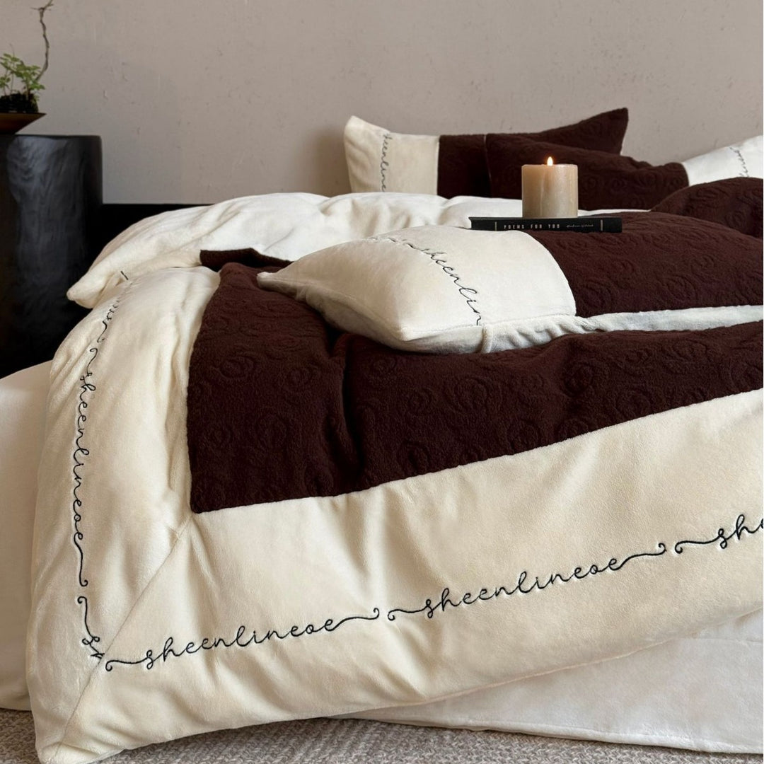 Quilted Cotton Sateen Reversible Duvet Cover Set with Embroidered Script Border