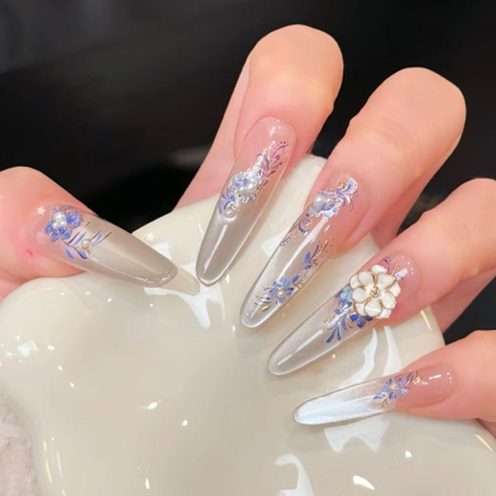 Nail art set with floral 3D applications and elegant shine Stornfield