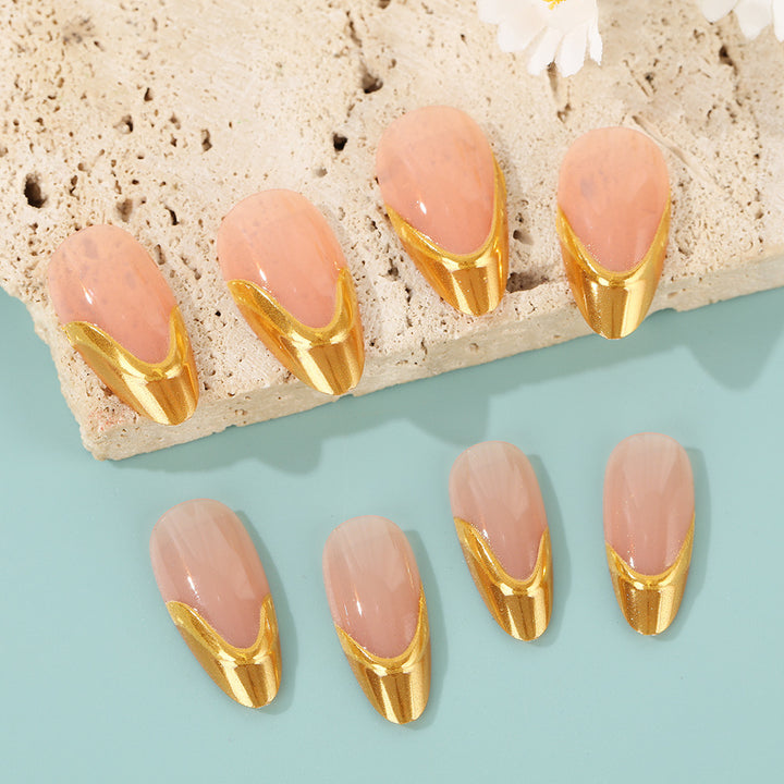 Artificial nails with elegant gold accent Stornfield