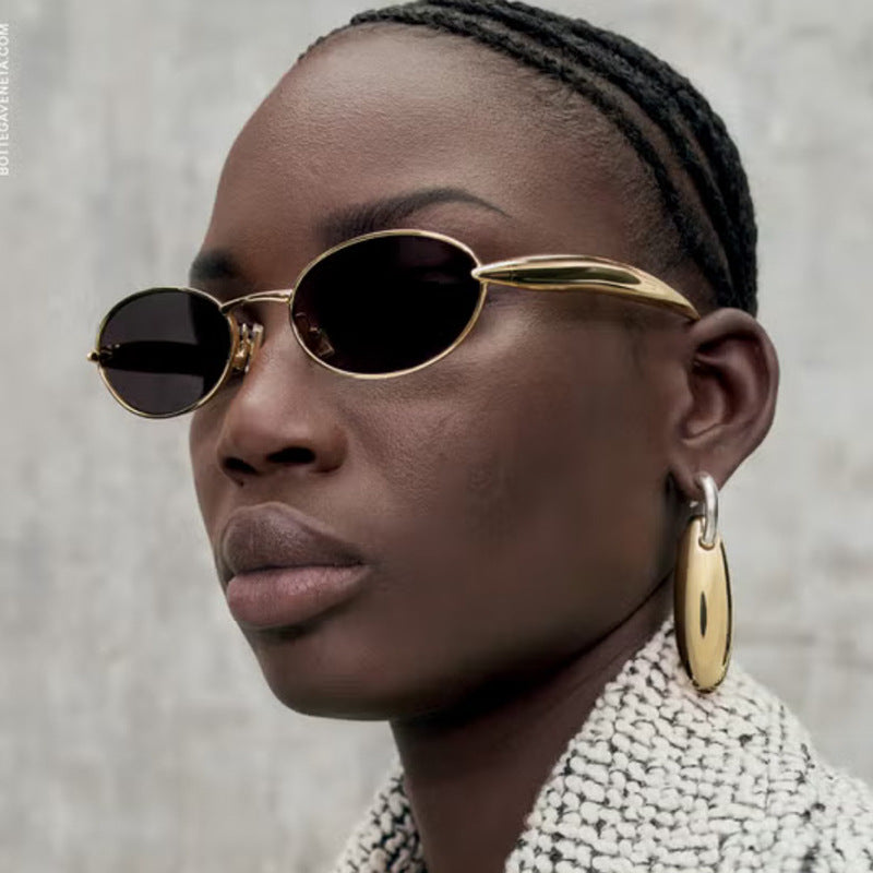 Women's fashionable sunglasses with oval frame and sparkling details Stornfield