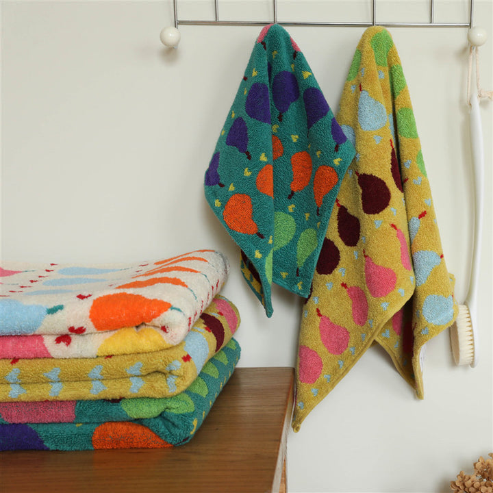 Jacquard guest towel made of cotton terry with playful bird and heart pattern
