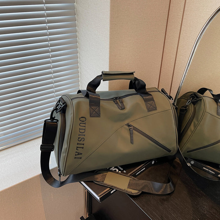 Ladies sporty duffle bag with versatile compartment system Stornfield