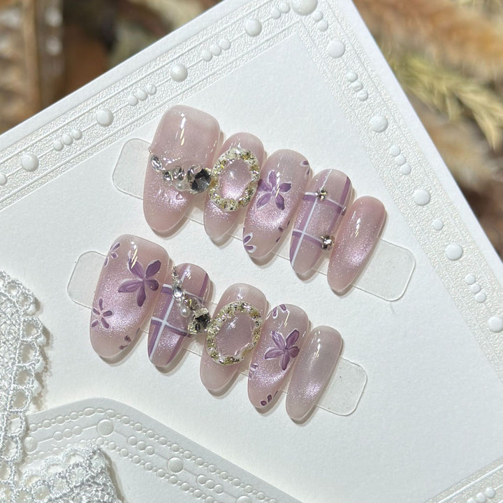 Artistic Press-On Nail Set with Floral Accents Stornfield