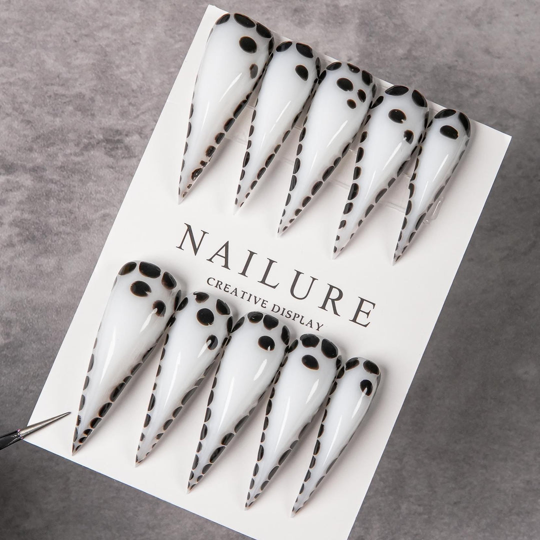 Elegant Stiletto Press-On Nails with Spotty Design