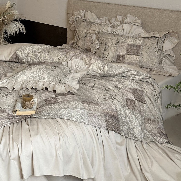 Bed linen set with gathered bed skirt and decorative frill border